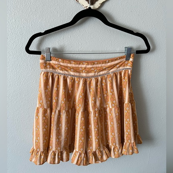 Urban Outfitters Prairie Ruffle Shorts  Boho Floral/Stripe Mix Print Size S EUC - Picture 5 of 8